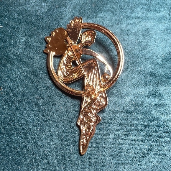 Fairy in a circle brooch - Picture 2 of 3